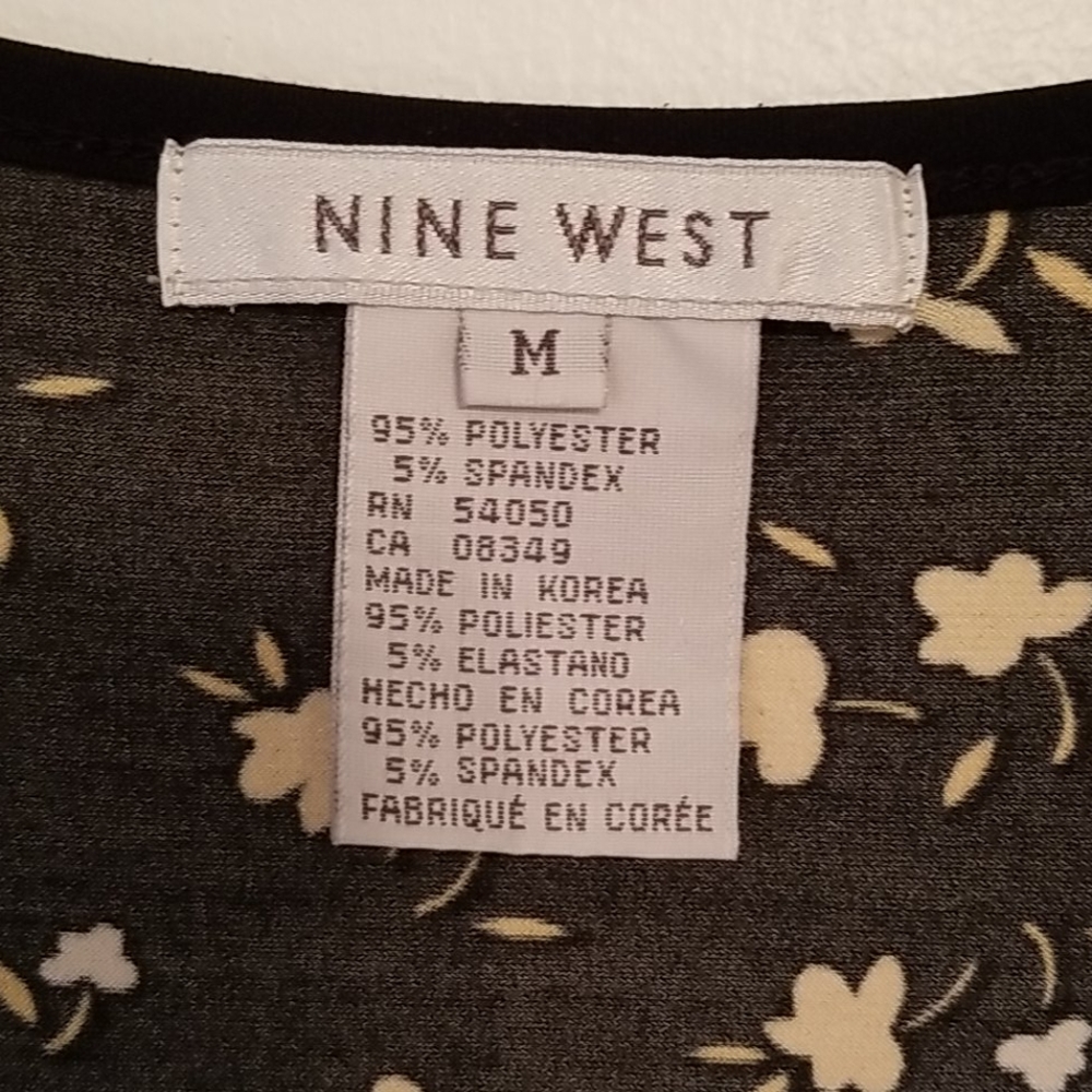 Nine West Black and Cream Print Top in Size Medium - Picture 2 of 9